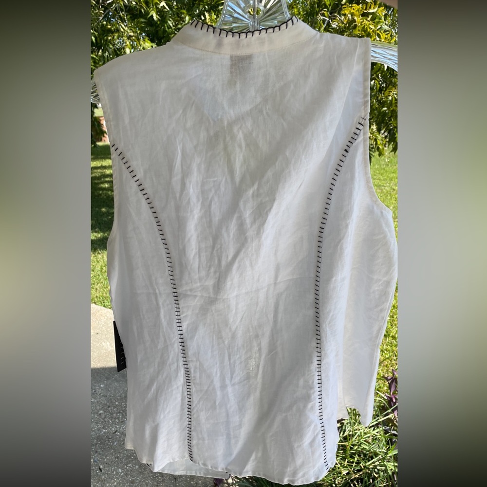Women’s sleeveless top. Size is XL - Picture 3 of 8